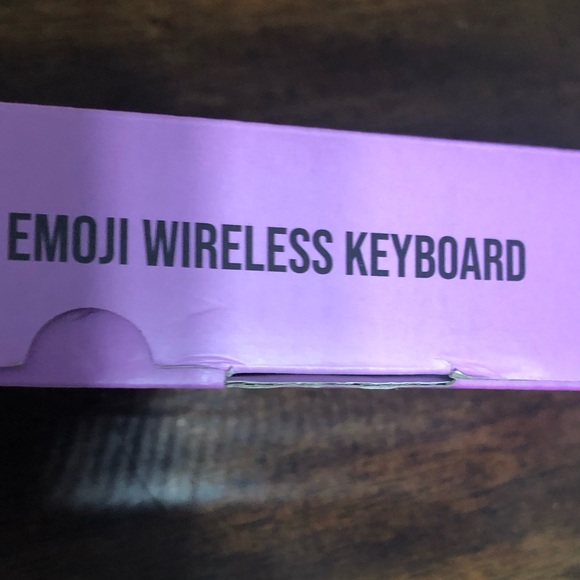 Retro Emoji wireless keyboard pink. - Picture 5 of 5